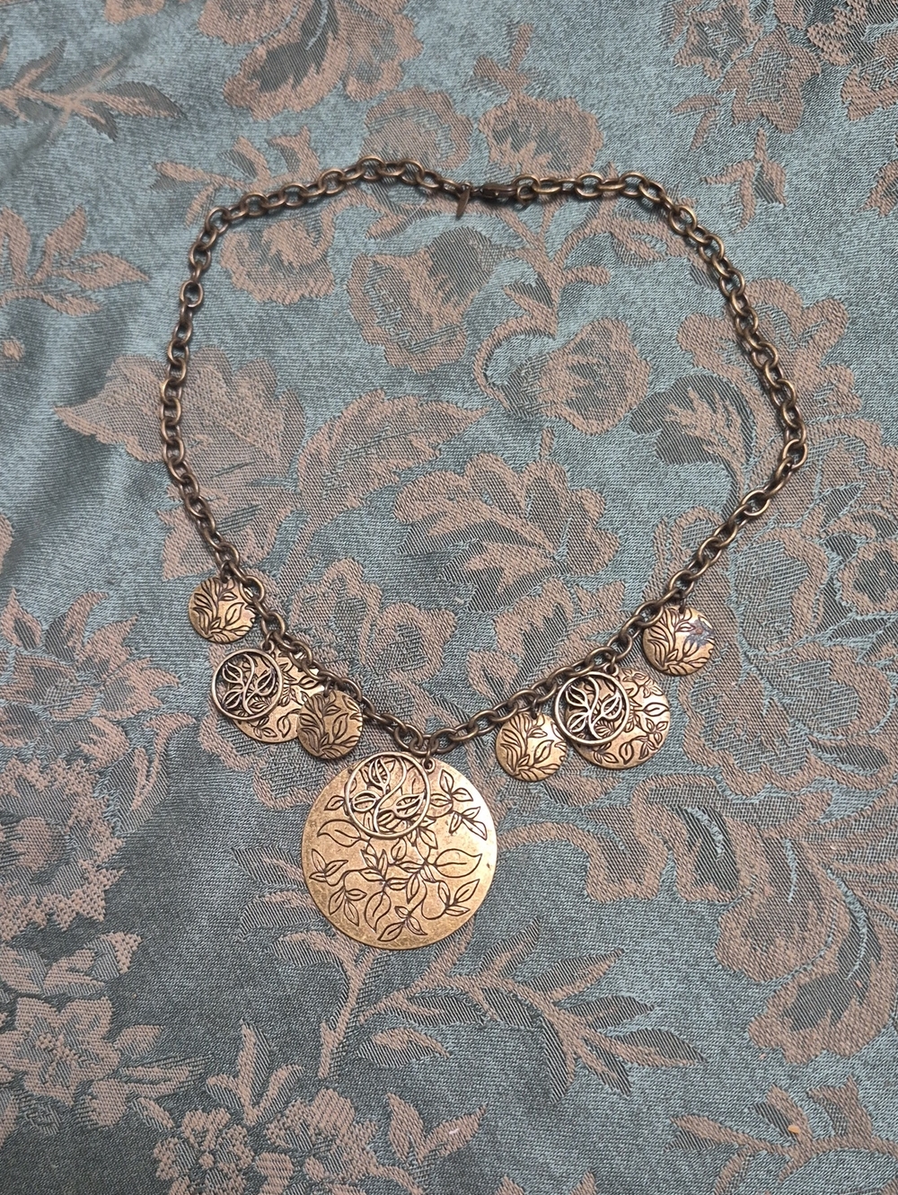 Vinage Avon Flower Necklace